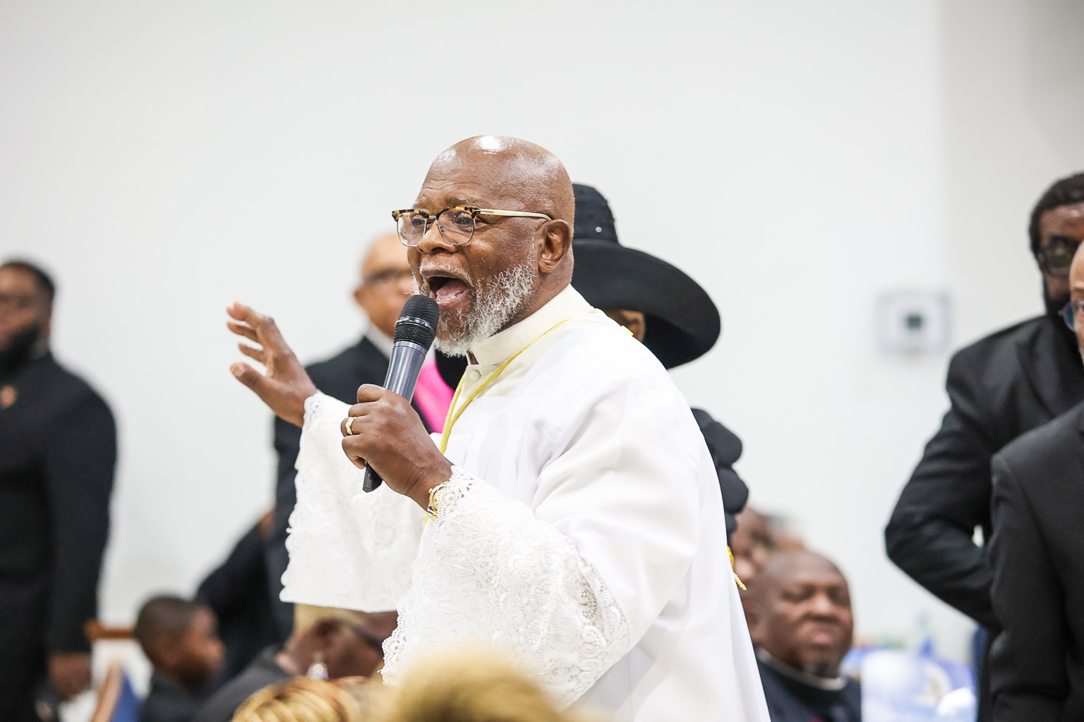 Beth-El congregation in worship
